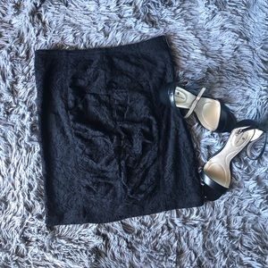 SUZY | EUC Black Lace Pencil skirt